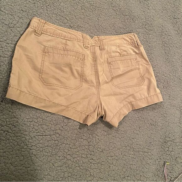 Old Navy Khaki Shorts Size 8 - Picture 5 of 9